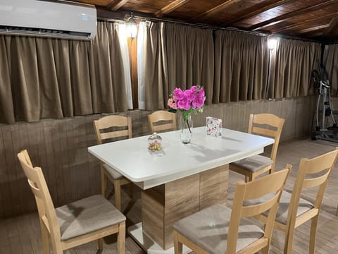 Communal lounge/ TV room, Living room, Seating area, Dining area, air conditioner, air conditioner