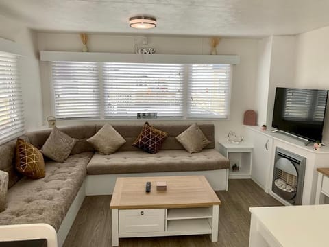 Kens caravan Campground/ 
RV Resort in Towyn
