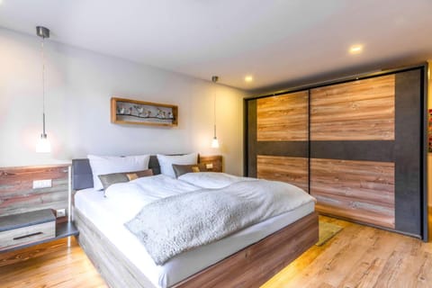 Ferienwohnung "Königssuite" - Mit Hotelfrühstück, Sauna, fast direkt am See Apartment in Schliersee