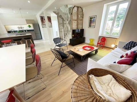 Communal lounge/ TV room, Living room, Seating area