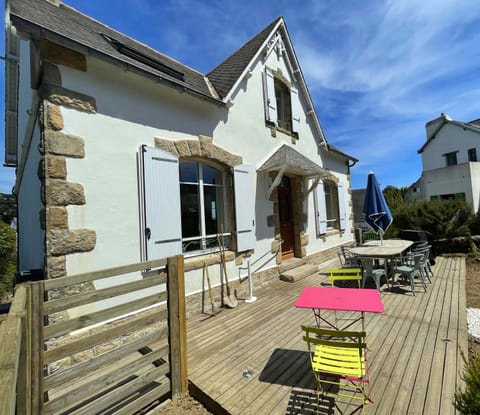 Property building, Patio, Facade/entrance