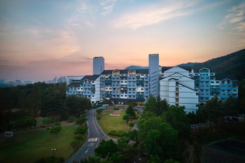 Property building, Facade/entrance, Natural landscape, Mountain view