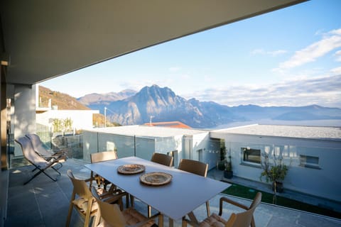 Balcony/Terrace, Lake view, Mountain view