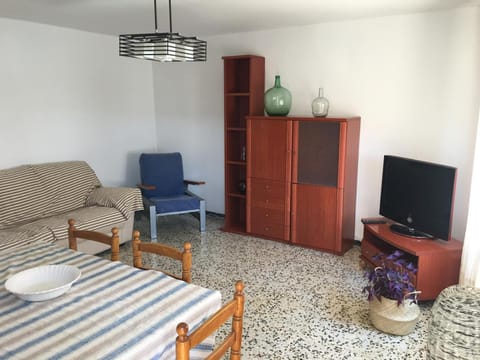 Communal lounge/ TV room, TV and multimedia, Living room, Seating area, internet, internet