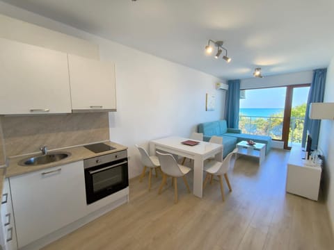 TV and multimedia, Living room, Seating area, Sea view