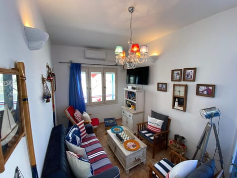 Library, Living room