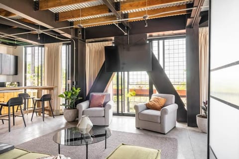 TV and multimedia, Living room, Seating area, Evening entertainment
