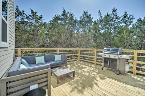 Canyon Lake Home with Deck about 1 Mi to Comal Park House in Canyon Lake