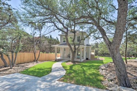 Canyon Lake Home with Deck about 1 Mi to Comal Park House in Canyon Lake