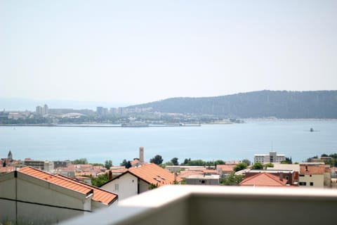 Balcony/Terrace, City view, Landmark view, Mountain view, Sea view