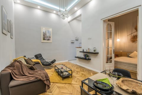 Bed, Coffee/tea facilities, Kitchen or kitchenette, Living room, Bedroom