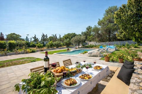 Spring, Day, Garden, Garden view, Pool view, Swimming pool, sunbed