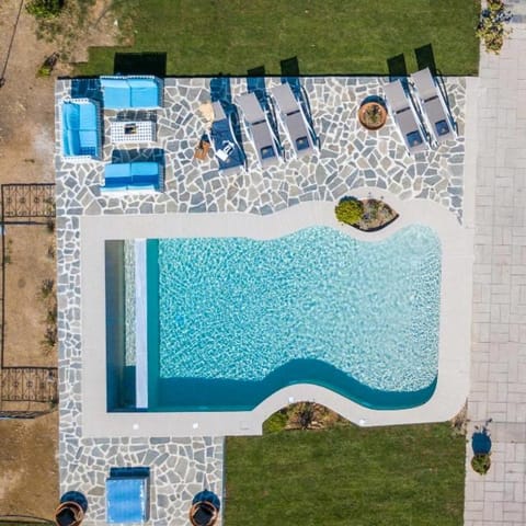 Day, Natural landscape, Bird's eye view, Pool view, Swimming pool, sunbed