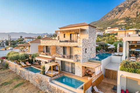 Property building, Patio, Balcony/Terrace, Swimming pool, Swimming pool