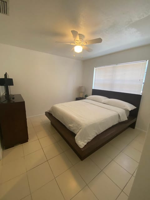 Bed, Bedroom, fireplace