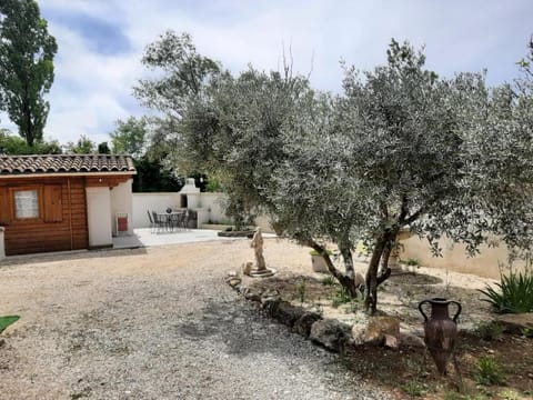 Chalet au pied du Mont Ventoux Chalet in Mormoiron