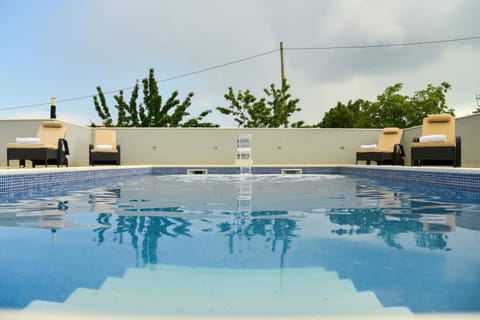 Swimming pool, sunbed