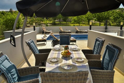 Patio, Day, View (from property/room), Balcony/Terrace, Seating area, Dining area, Drinks