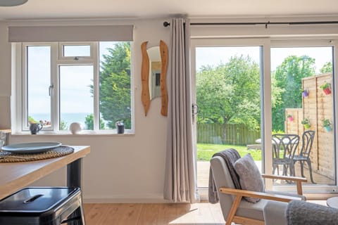The Jolly Lodge-Sea Views-Free Parking House in Lyme Regis