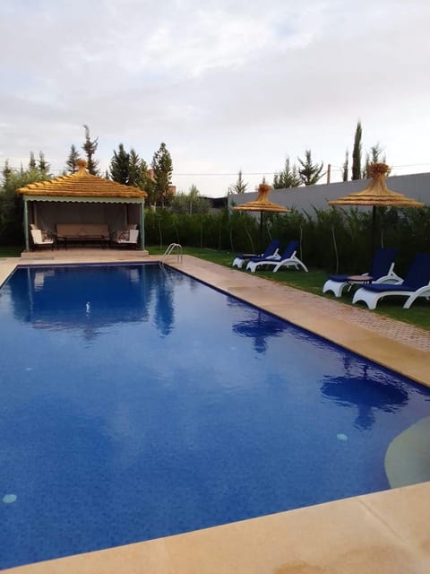 Pool view, Swimming pool, sunbed