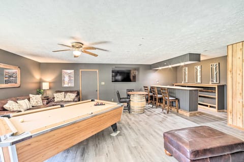 Spacious Getaway with Heated Private Pool! House in Michigan City