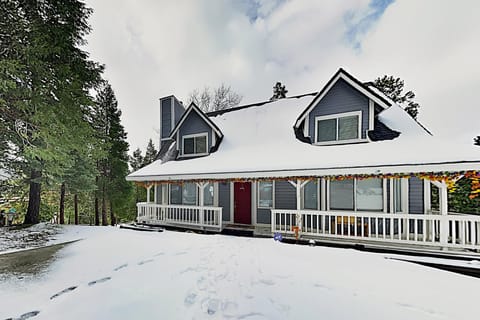 Tree-Top Getaway House in Lake Arrowhead