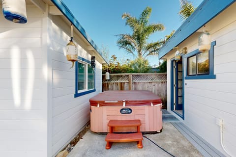 Stroll to Shore Stinson Beach Gem with Hot Tub House in Stinson Beach