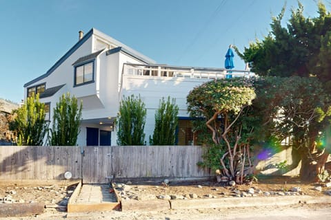 Stroll to Shore Stinson Beach Gem with Hot Tub House in Stinson Beach