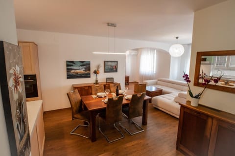 Living room, Seating area, Dining area