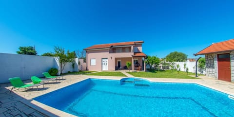 Property building, Swimming pool, Swimming pool