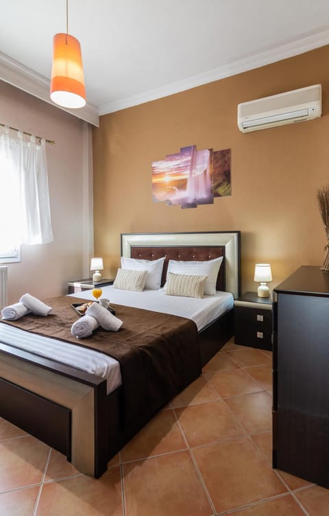 Bed, Bedroom, towels, air conditioner