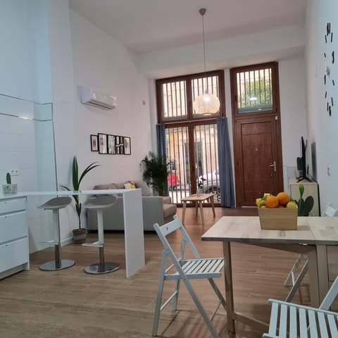 Lounge or bar, Dining area