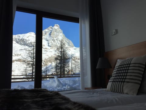 Winter, Bedroom, Landmark view, Mountain view