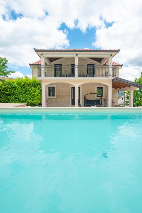 Stone house with 4 bedrooms and beautiful view Villa in Split-Dalmatia County