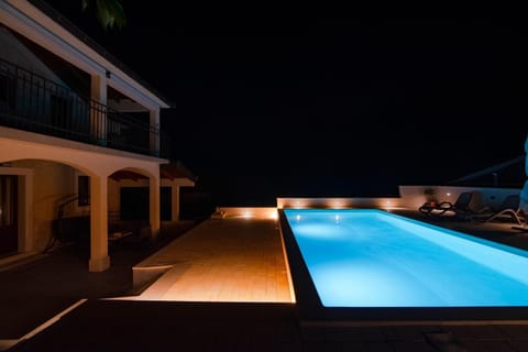 Stone house with 4 bedrooms and beautiful view Villa in Split-Dalmatia County