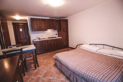 Kitchen or kitchenette, Photo of the whole room, Bedroom
