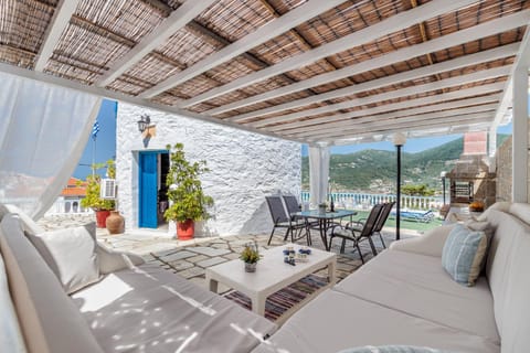 Patio, Day, Balcony/Terrace, Seating area