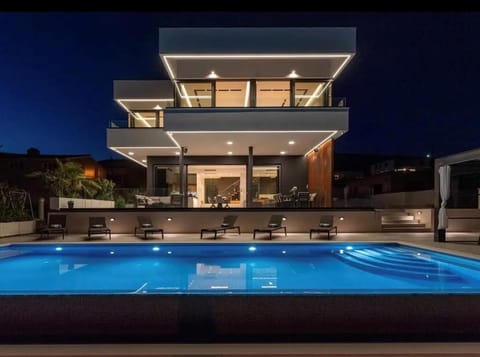 Property building, Swimming pool