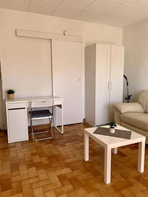 La Garde : joli studio dans résidence Apartment in French Riviera