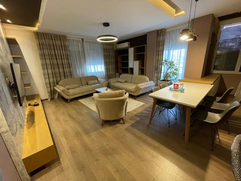 Communal lounge/ TV room, TV and multimedia, Living room, Seating area, Dining area, Evening entertainment