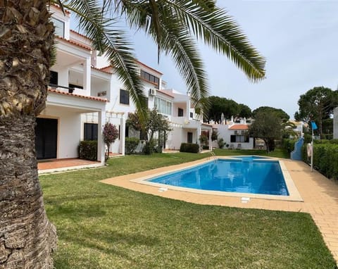 Property building, Garden, Swimming pool