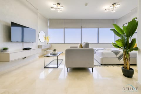 Property building, Bed, TV and multimedia, Living room, Seating area, Swimming pool