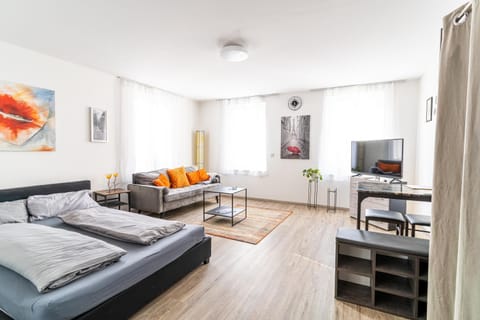 Bed, TV and multimedia, Photo of the whole room, Seating area