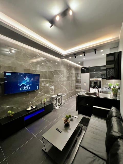 TV and multimedia, Kitchen or kitchenette, Living room, Seating area, pet friendly, stove, toaster
