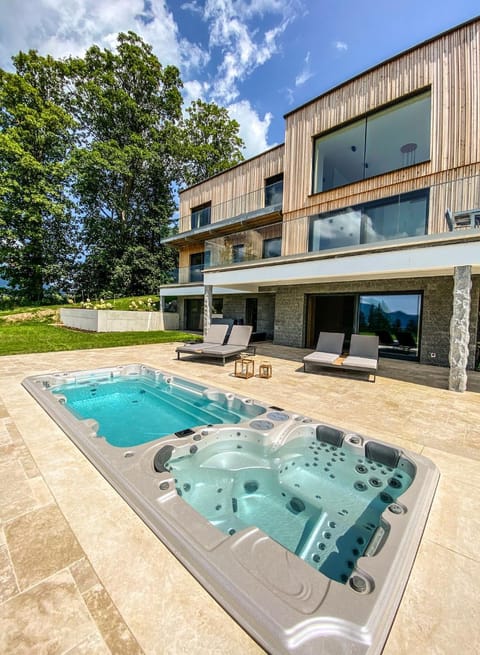 Property building, Day, Garden, Swimming pool, sunbed