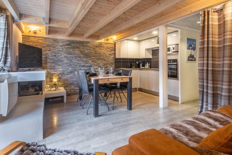 TV and multimedia, Kitchen or kitchenette, Living room, Seating area, Dining area, minibar, pet friendly, stove