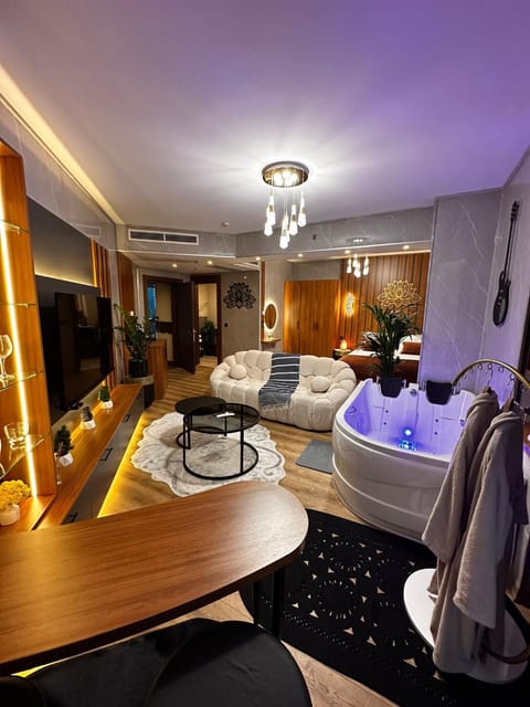 Hot Tub, Living room, Seating area