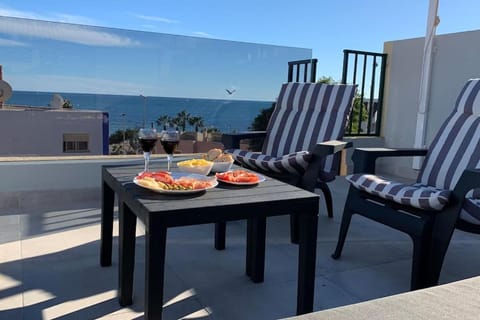 Day, View (from property/room), Balcony/Terrace, Seating area, Sea view