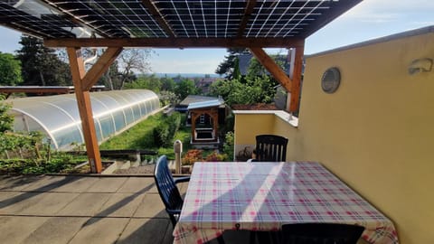 City view, Pool view