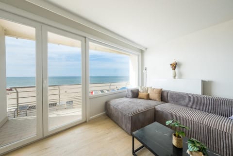 Balcony/Terrace, Living room, Beach, Sea view